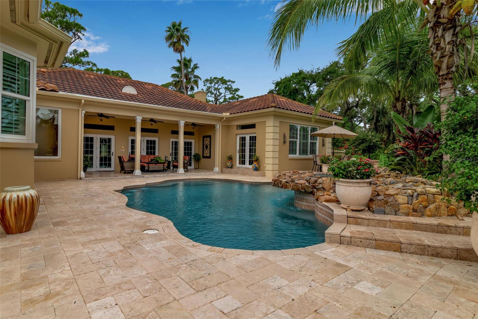422 BLUE GARDEN LN