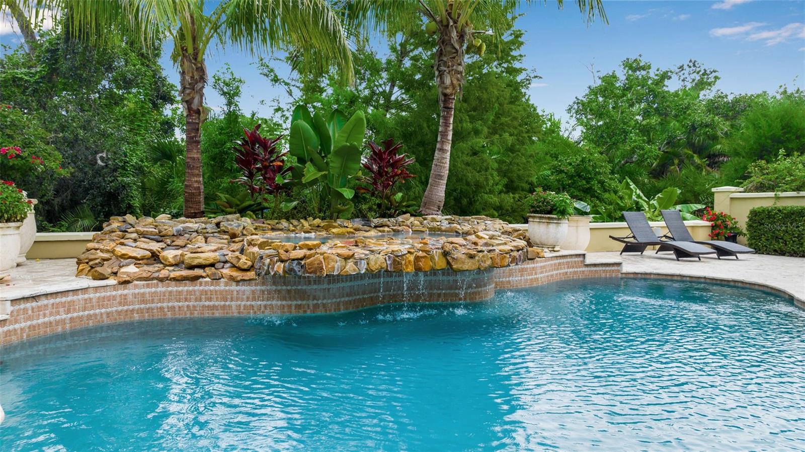 422 BLUE GARDEN LN