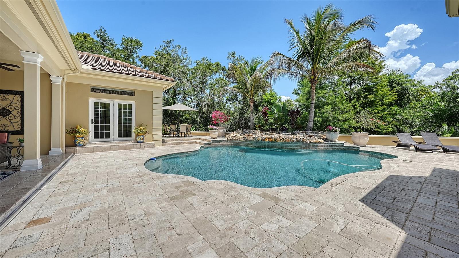 422 BLUE GARDEN LN