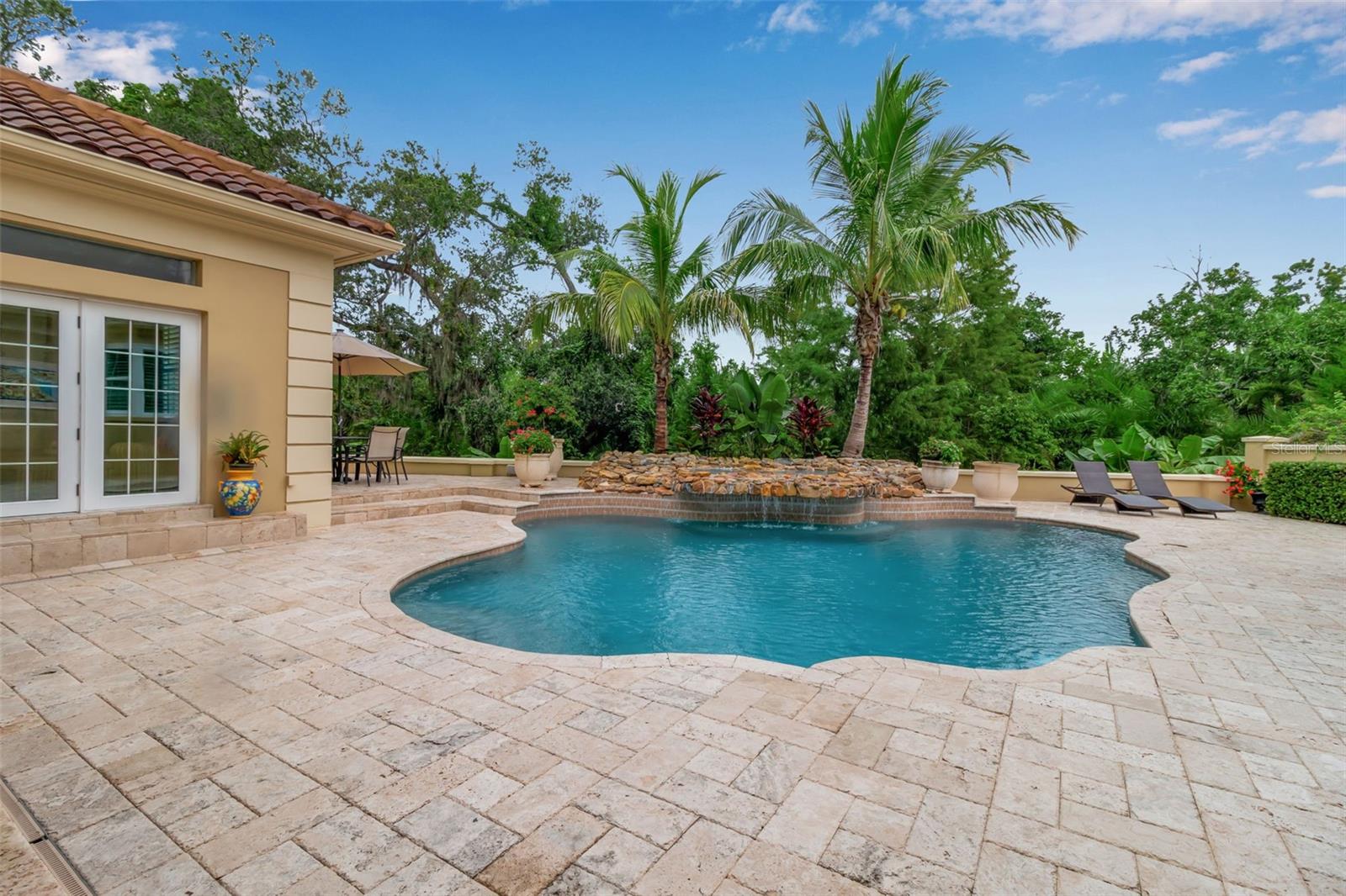 422 BLUE GARDEN LN