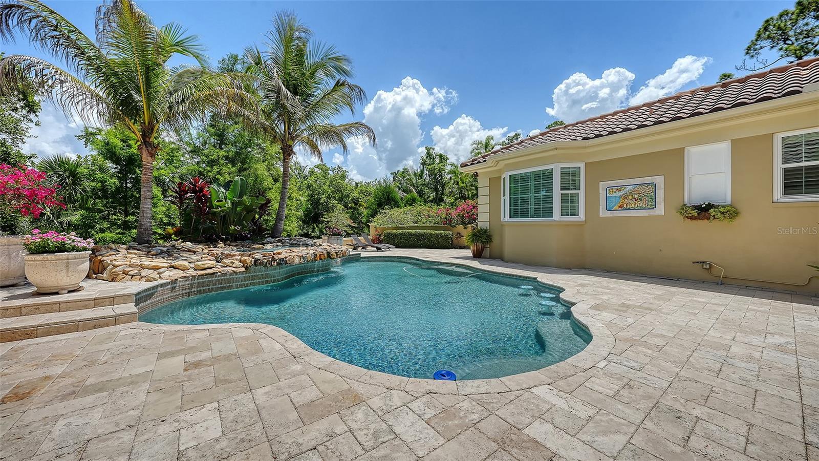 422 BLUE GARDEN LN