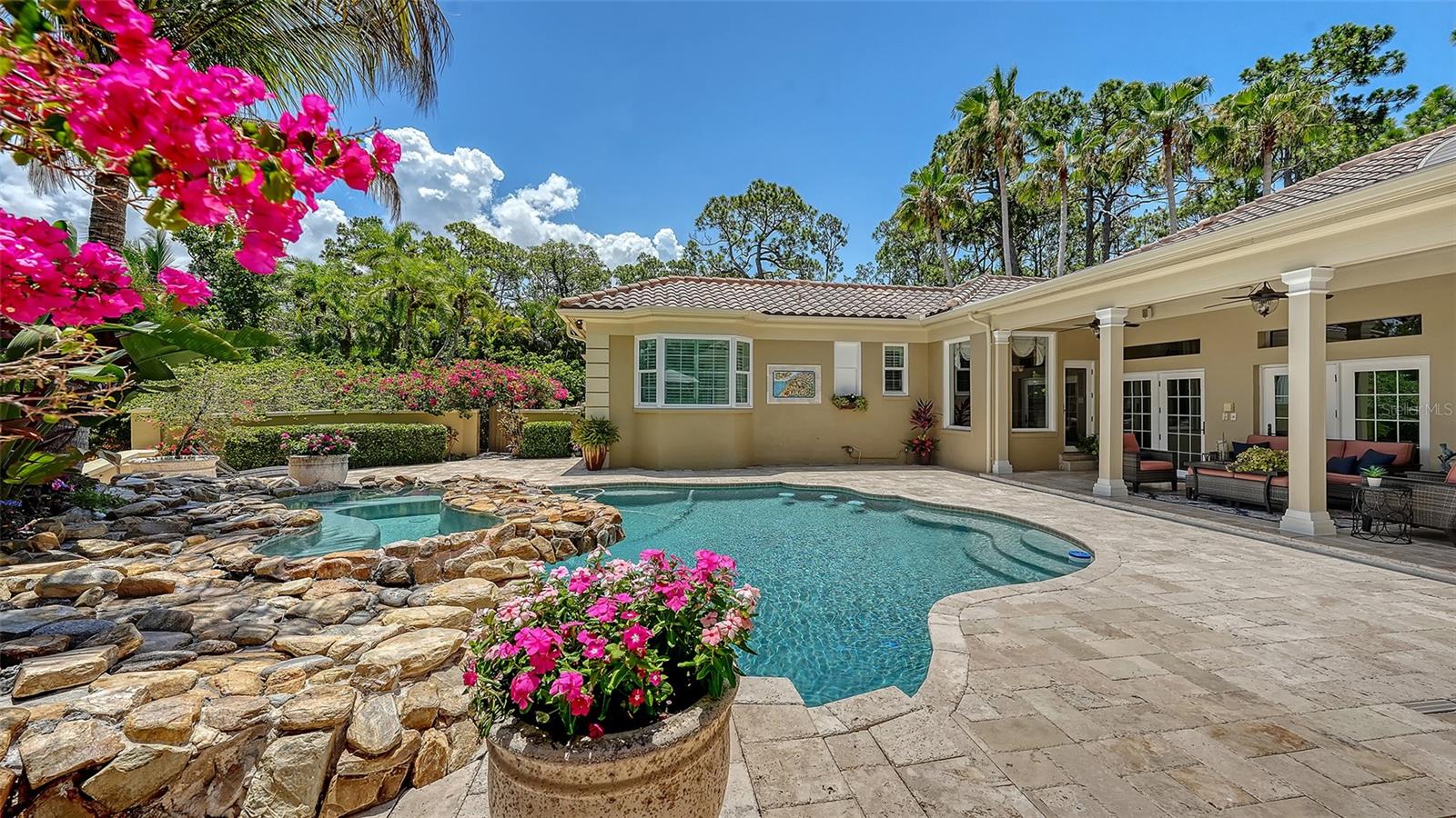 422 BLUE GARDEN LN