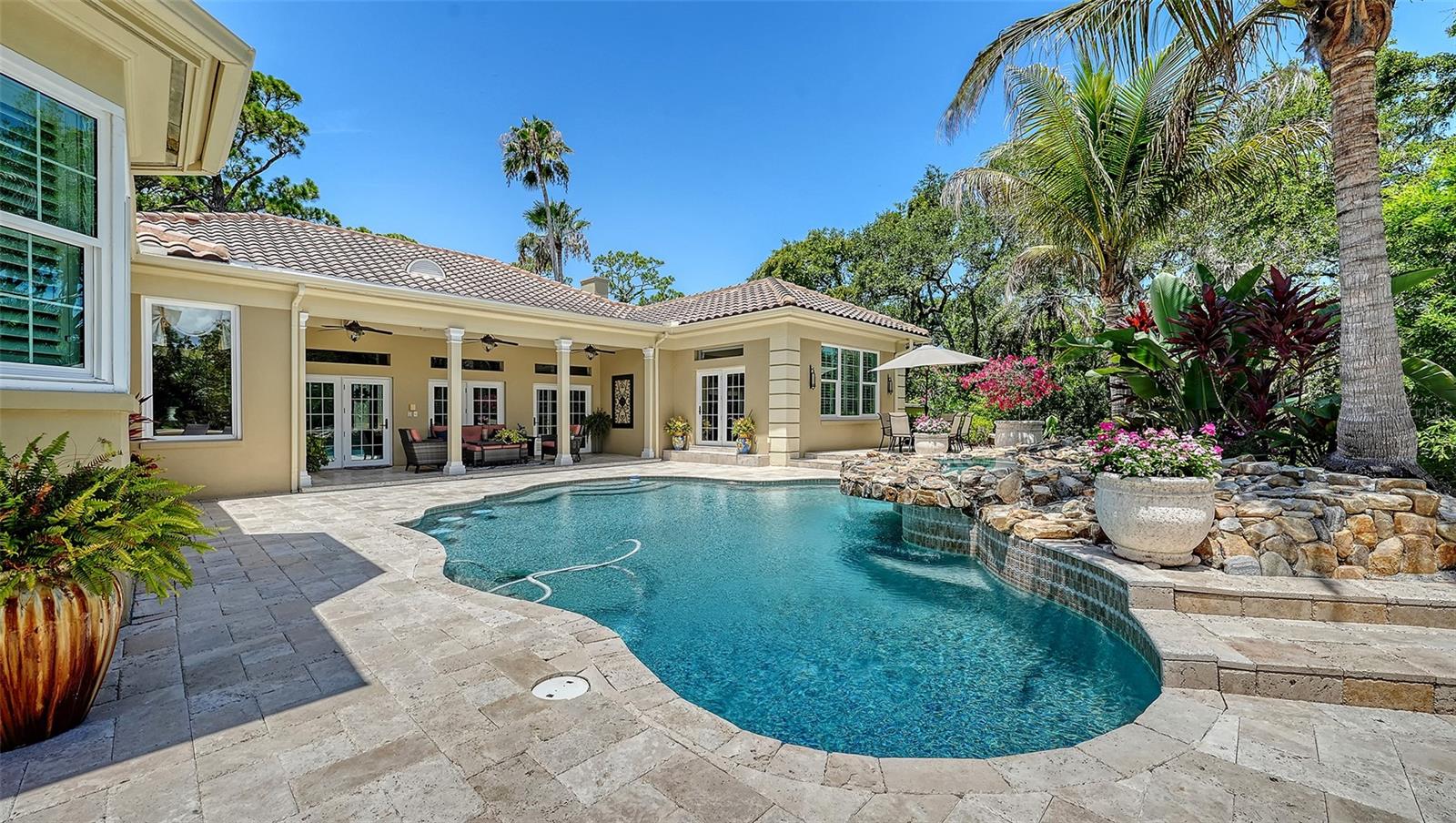 422 BLUE GARDEN LN