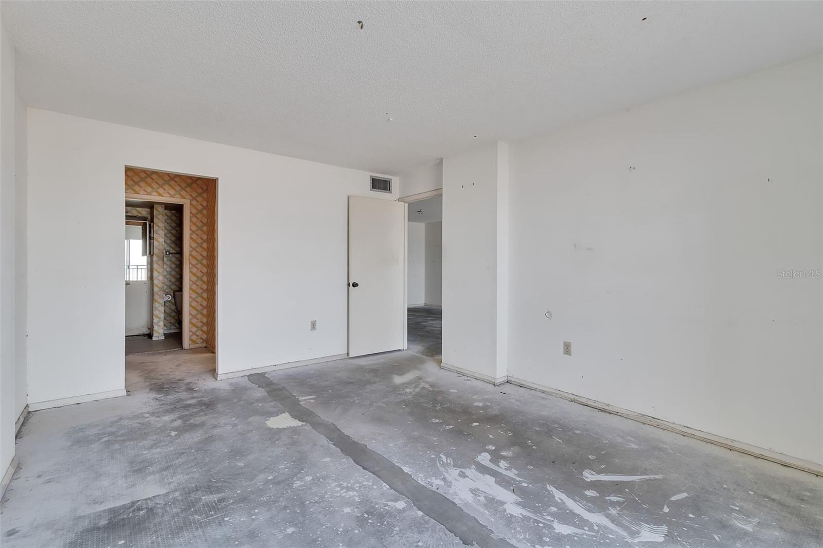 19 WHISPERING SANDS DR #203