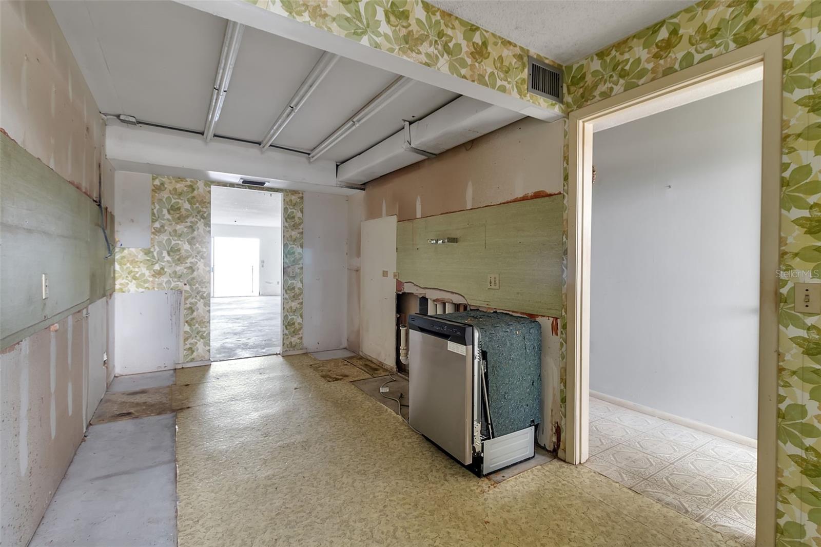 19 WHISPERING SANDS DR #203