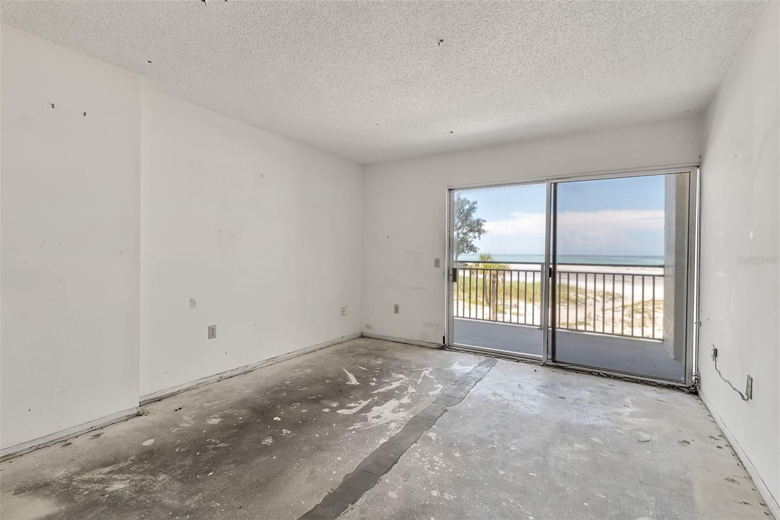 19 WHISPERING SANDS DR #203