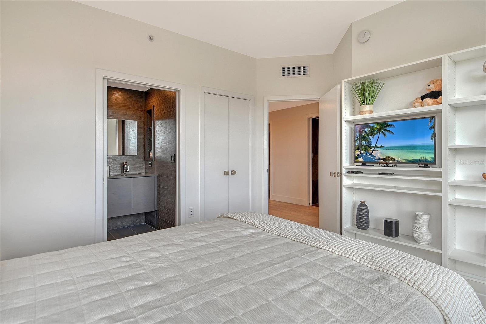 401 NORTH POINT RD #404