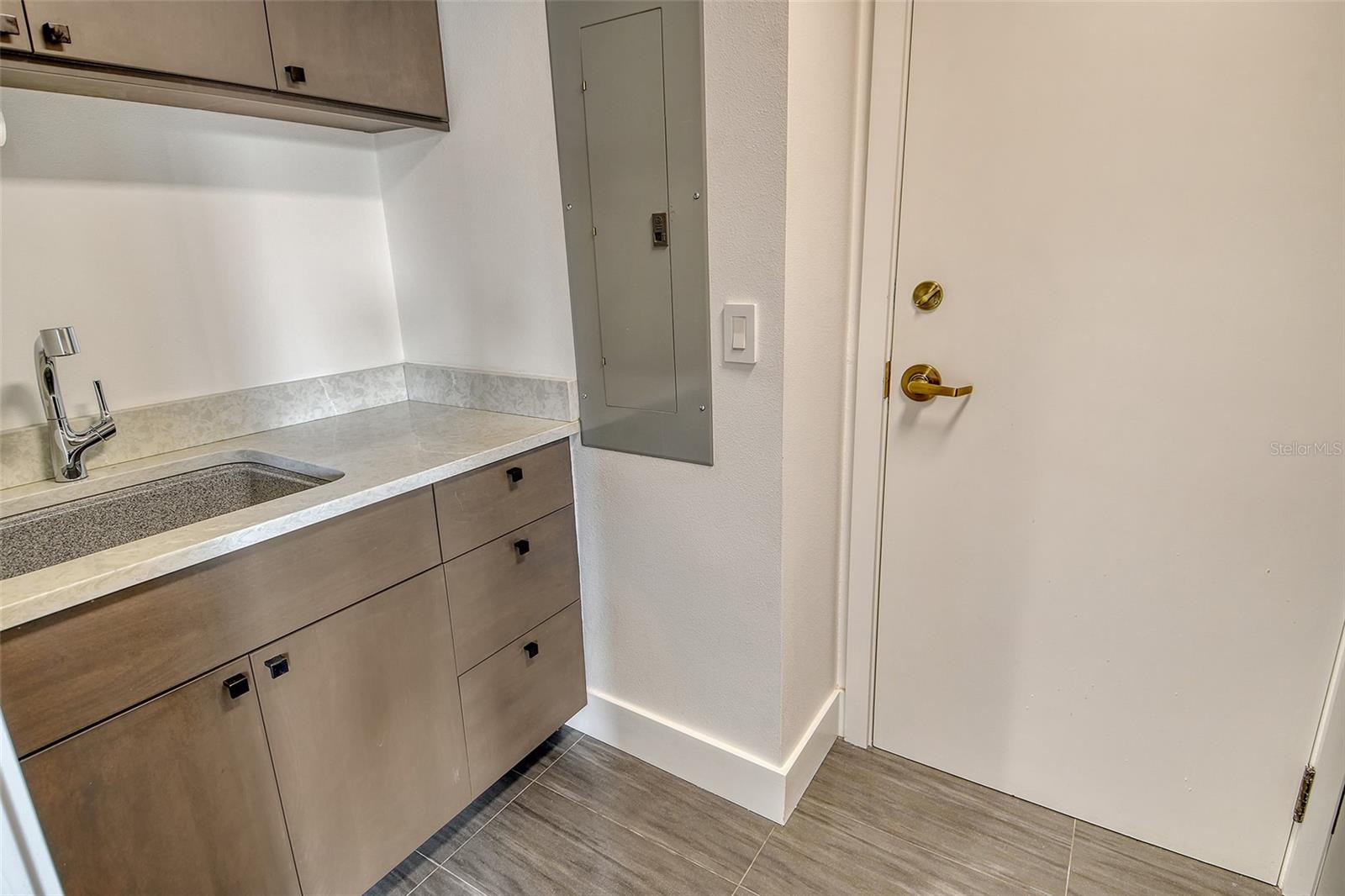 401 NORTH POINT RD #404