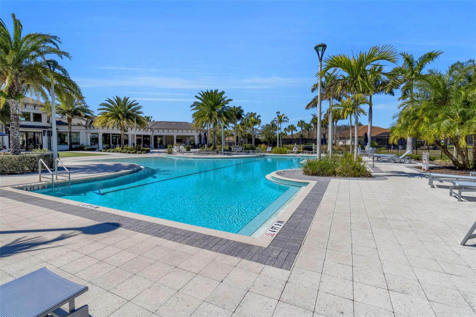 5649 LONG SHORE LOOP