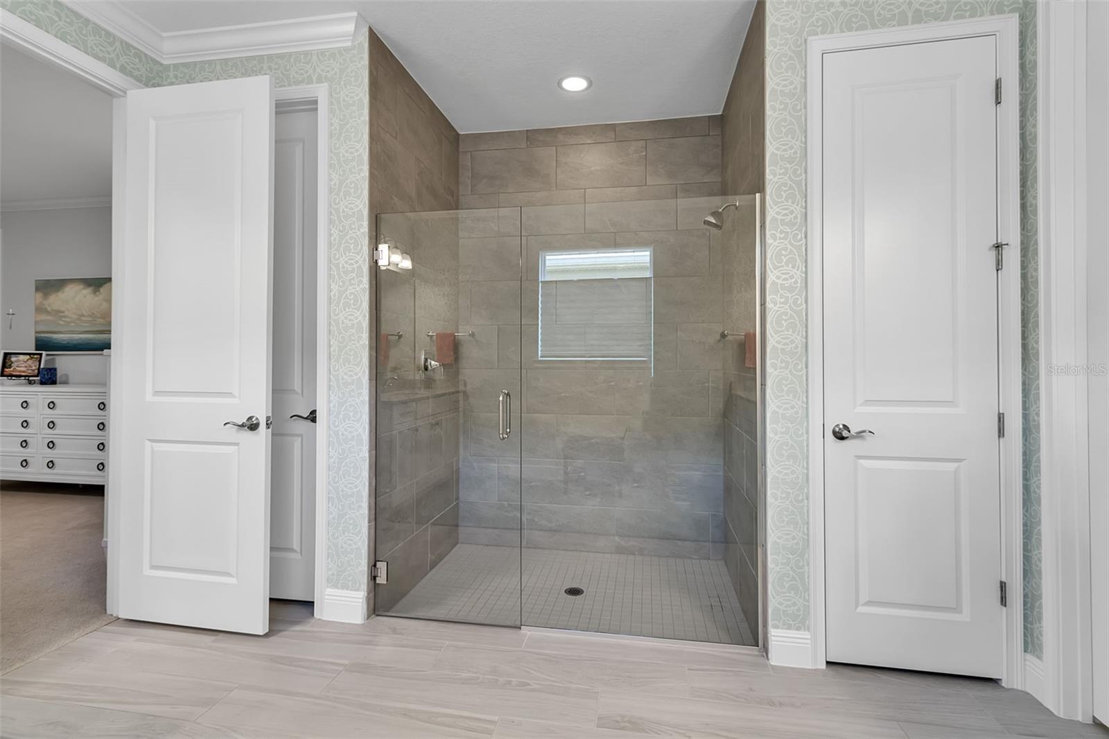 5649 LONG SHORE LOOP