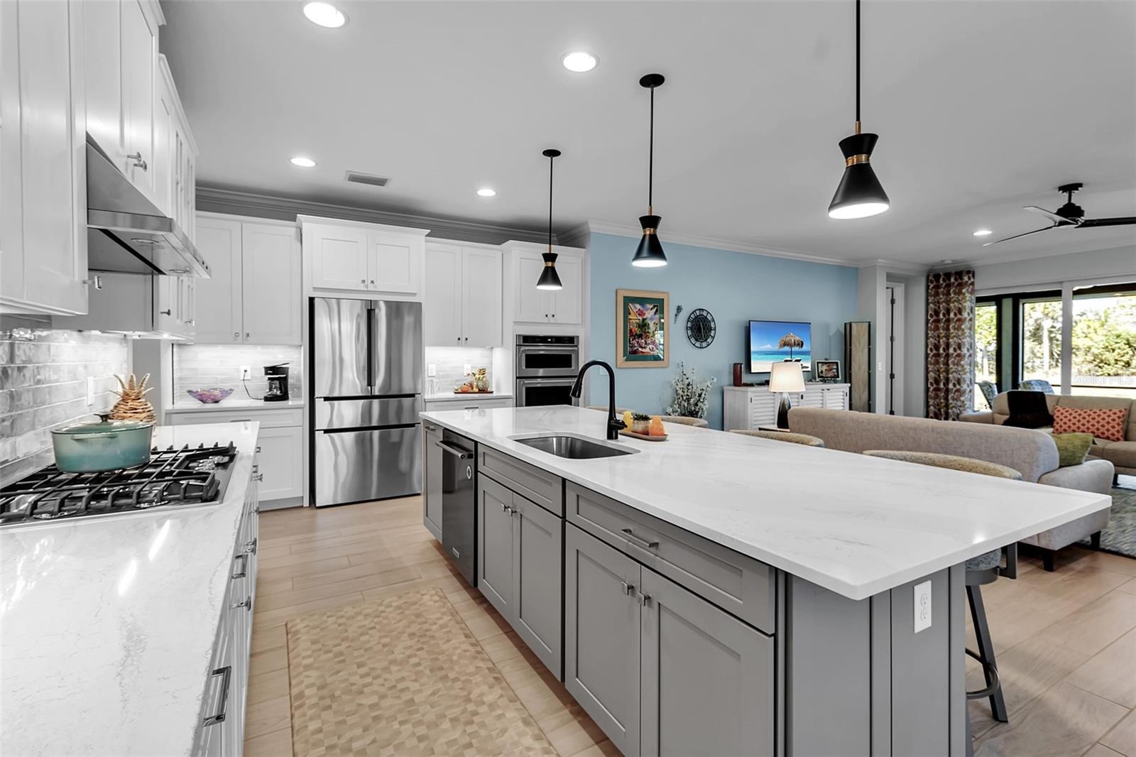 5649 LONG SHORE LOOP