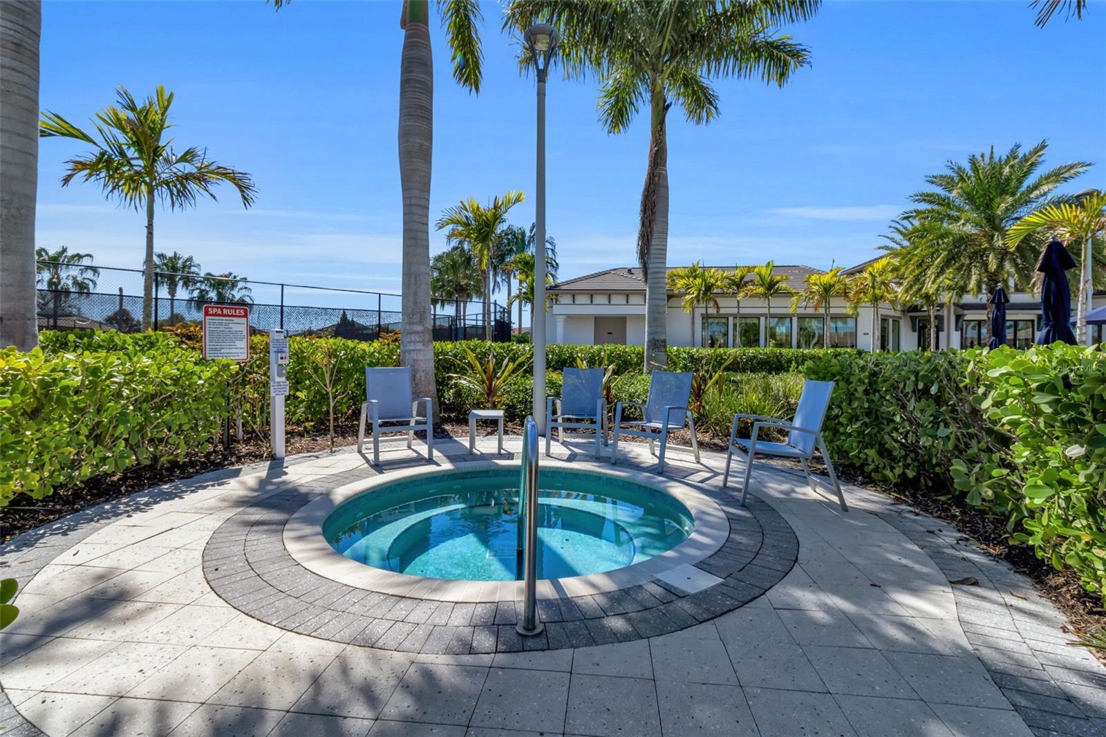 5649 LONG SHORE LOOP