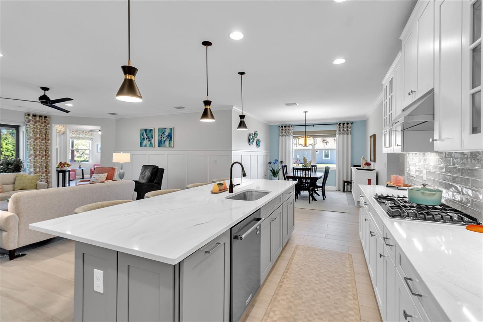 5649 LONG SHORE LOOP