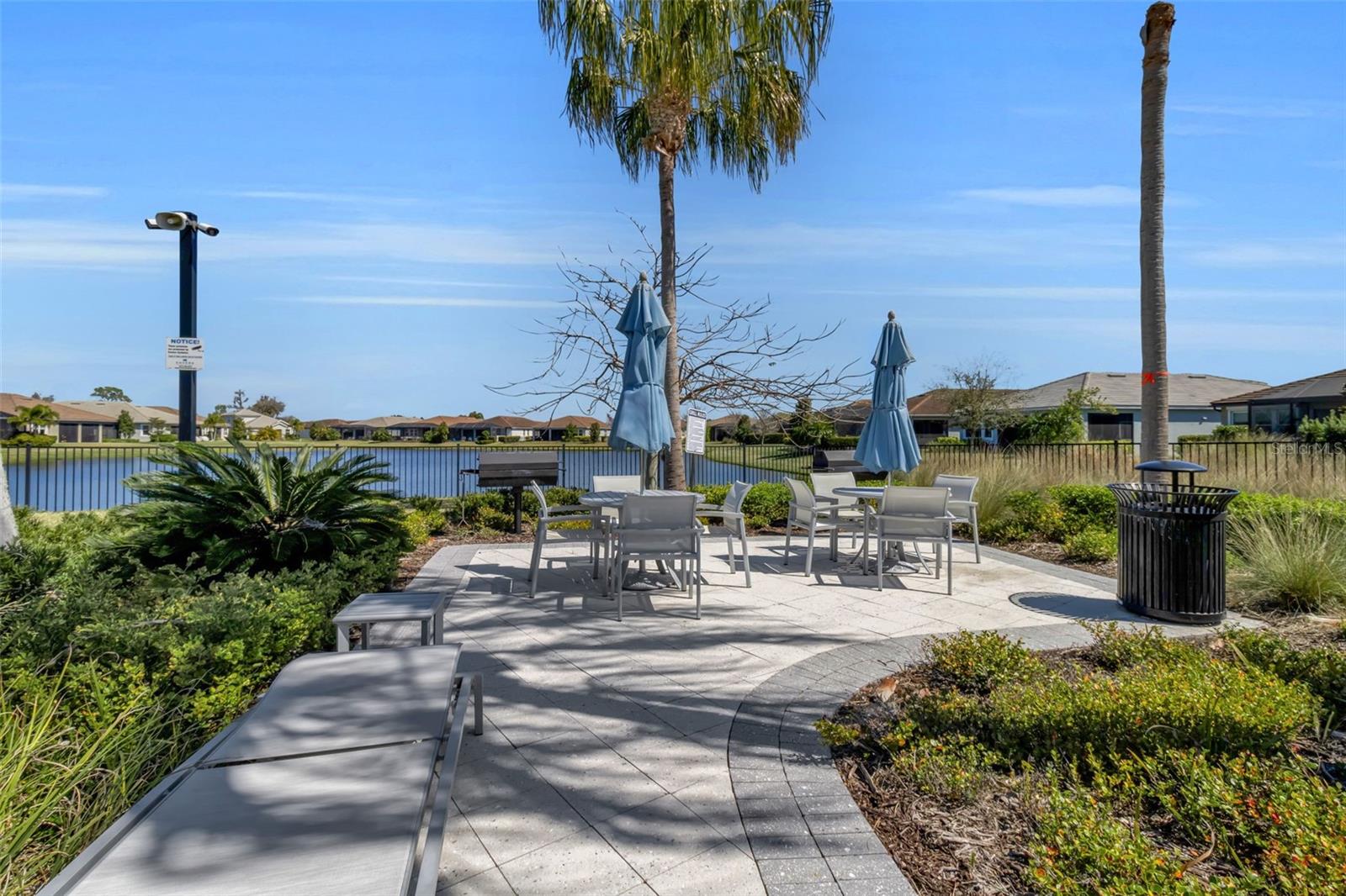 5649 LONG SHORE LOOP