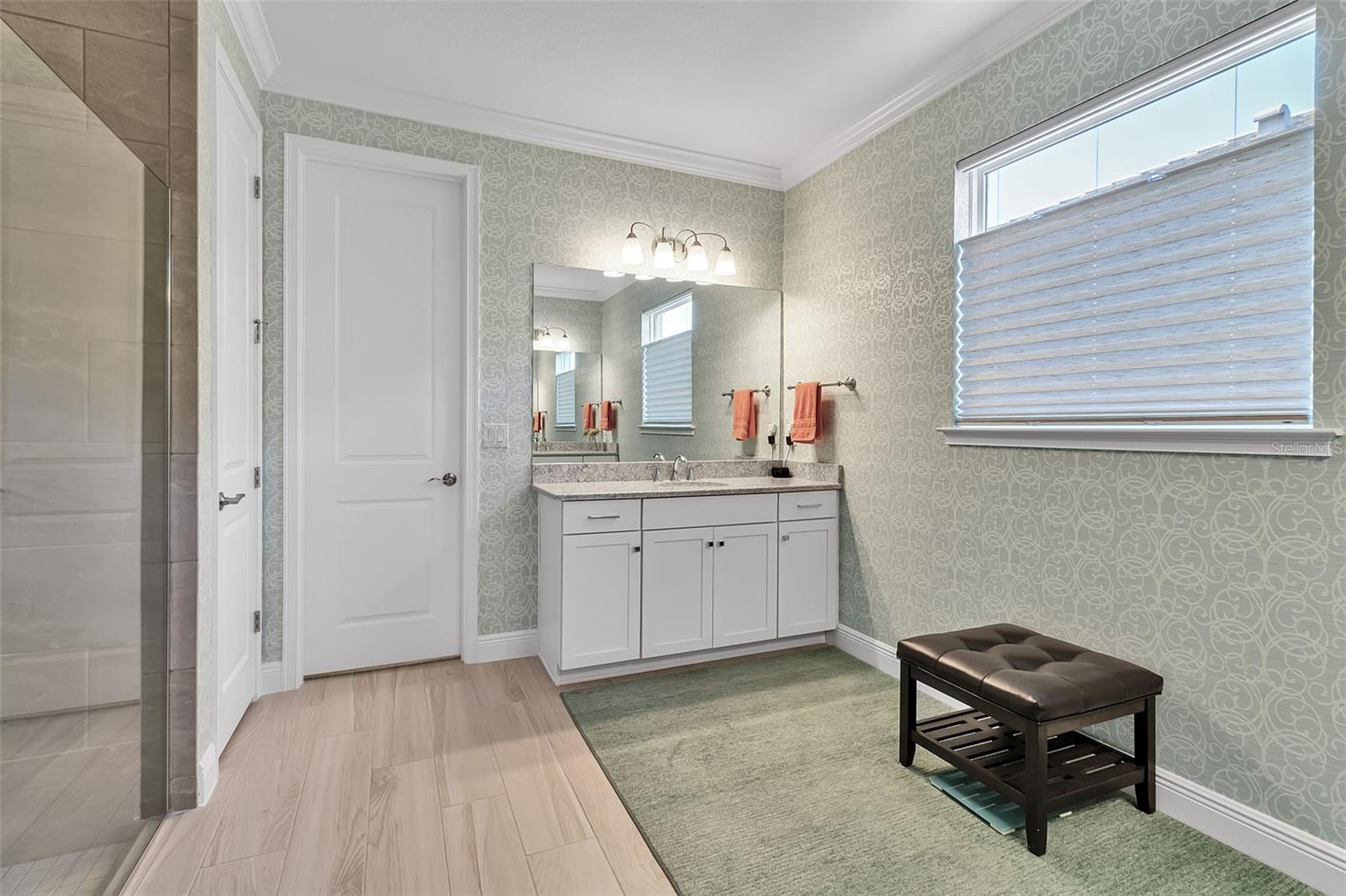 5649 LONG SHORE LOOP