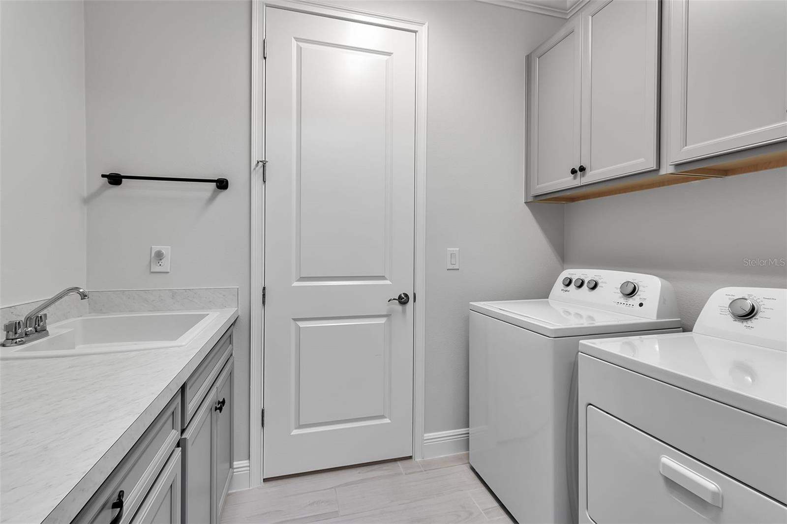 5649 LONG SHORE LOOP