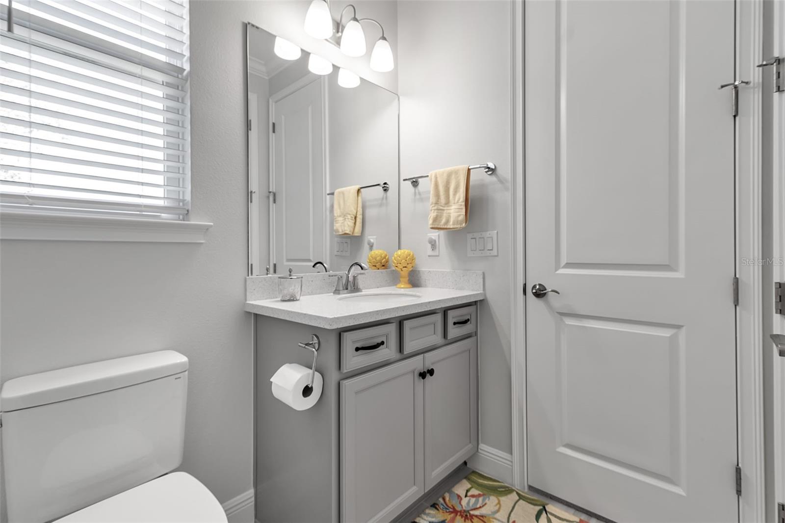 5649 LONG SHORE LOOP