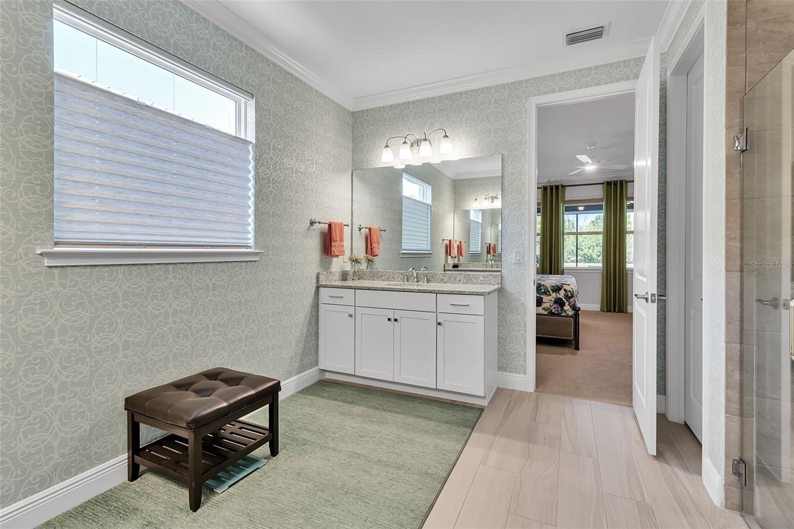 5649 LONG SHORE LOOP