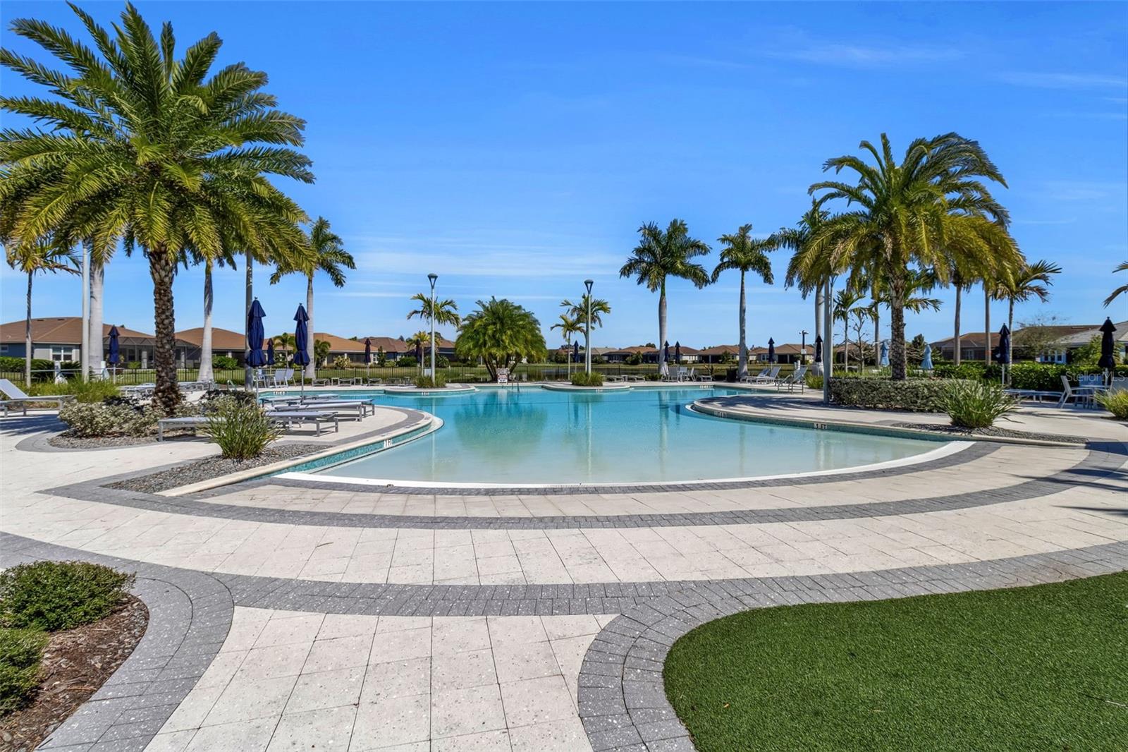 5649 LONG SHORE LOOP