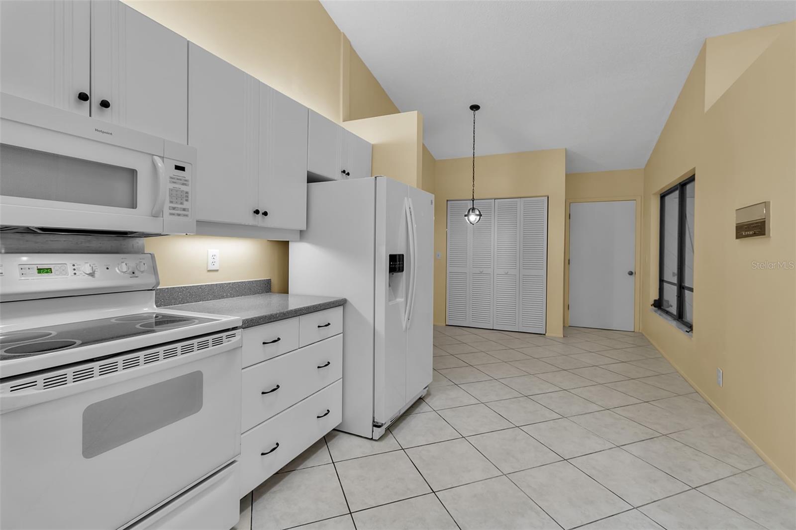 7935 WOODPOINTE CT #21