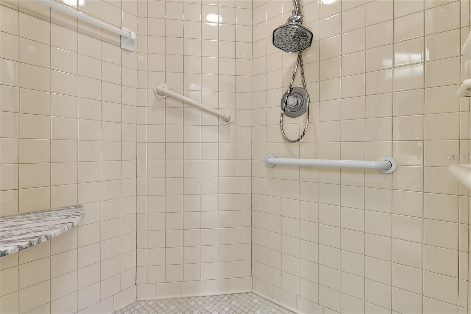 7935 WOODPOINTE CT #21