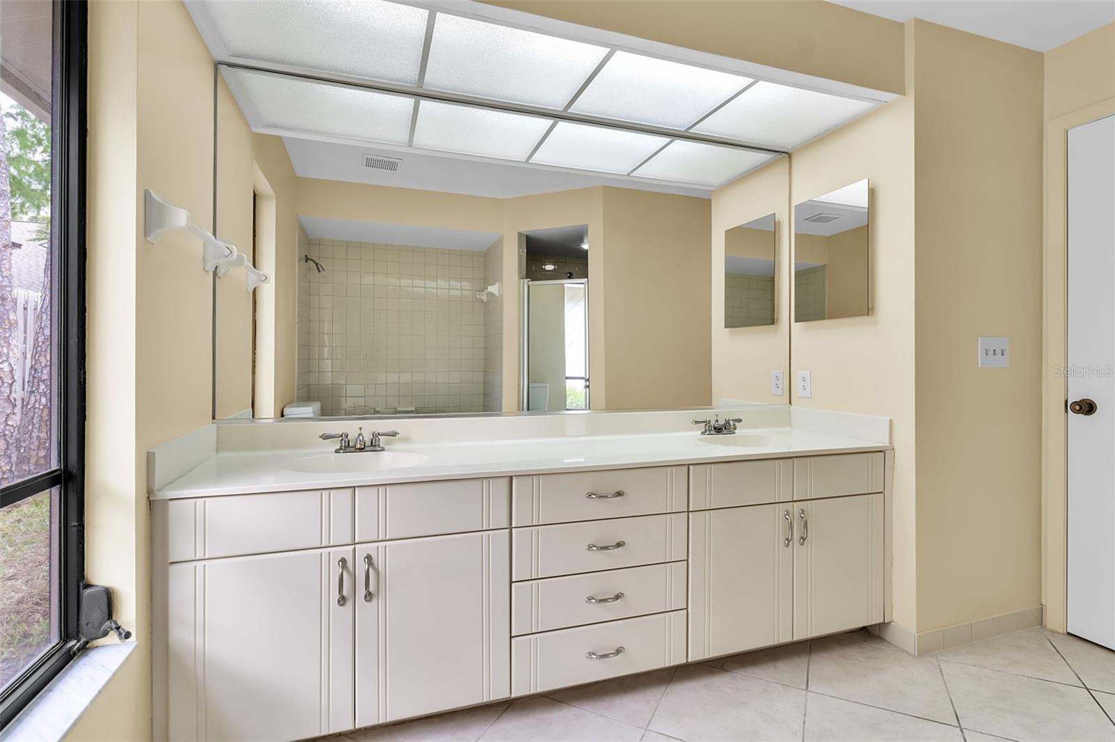 7935 WOODPOINTE CT #21