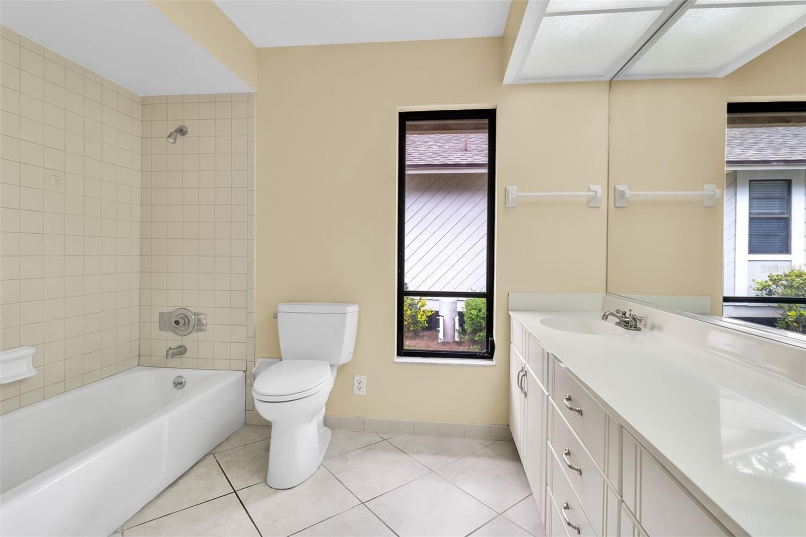 7935 WOODPOINTE CT #21