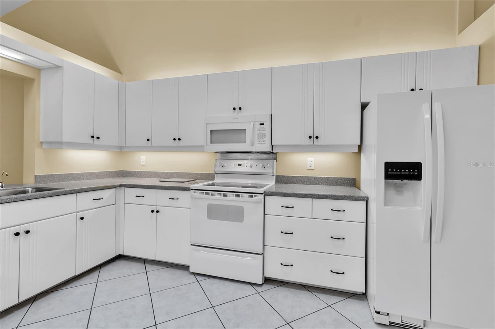 7935 WOODPOINTE CT #21