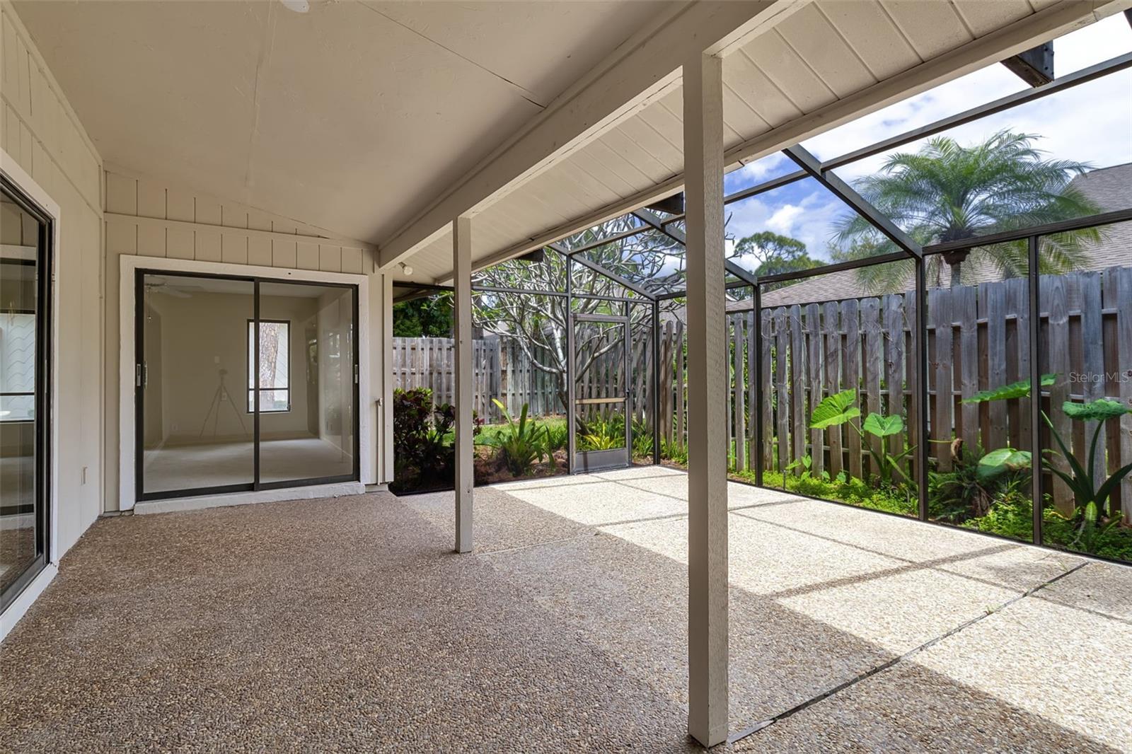 7935 WOODPOINTE CT #21