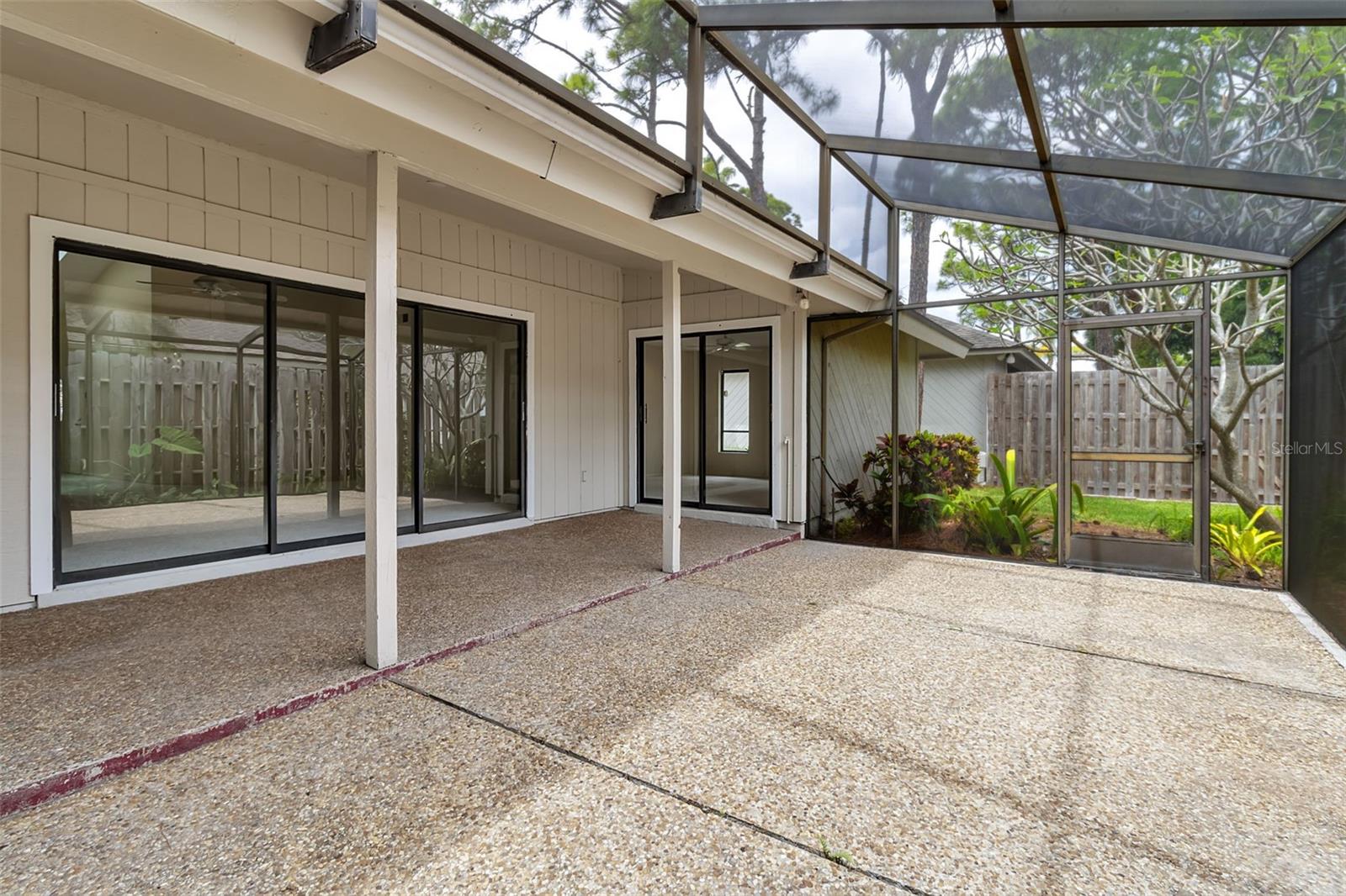 7935 WOODPOINTE CT #21