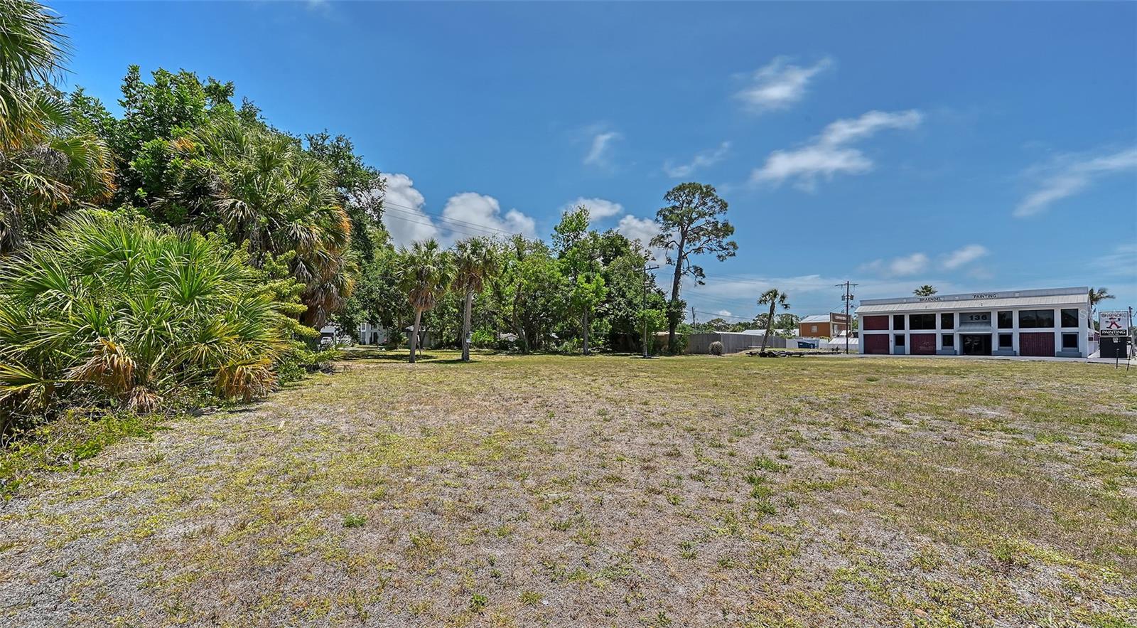 168 N TAMIAMI TRL