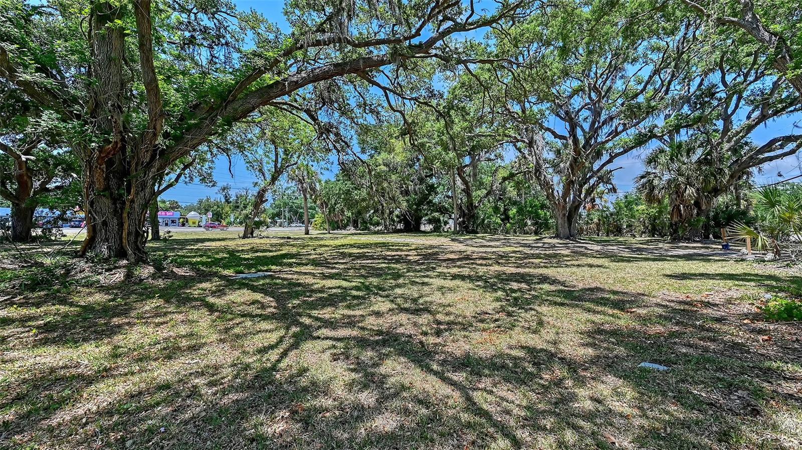 168 N TAMIAMI TRL