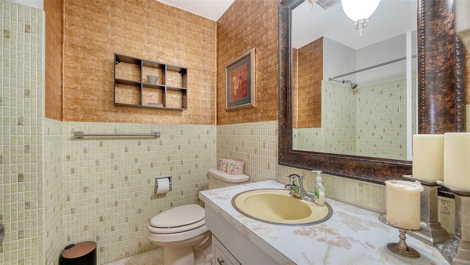 2436 BREAKWATER CIR
