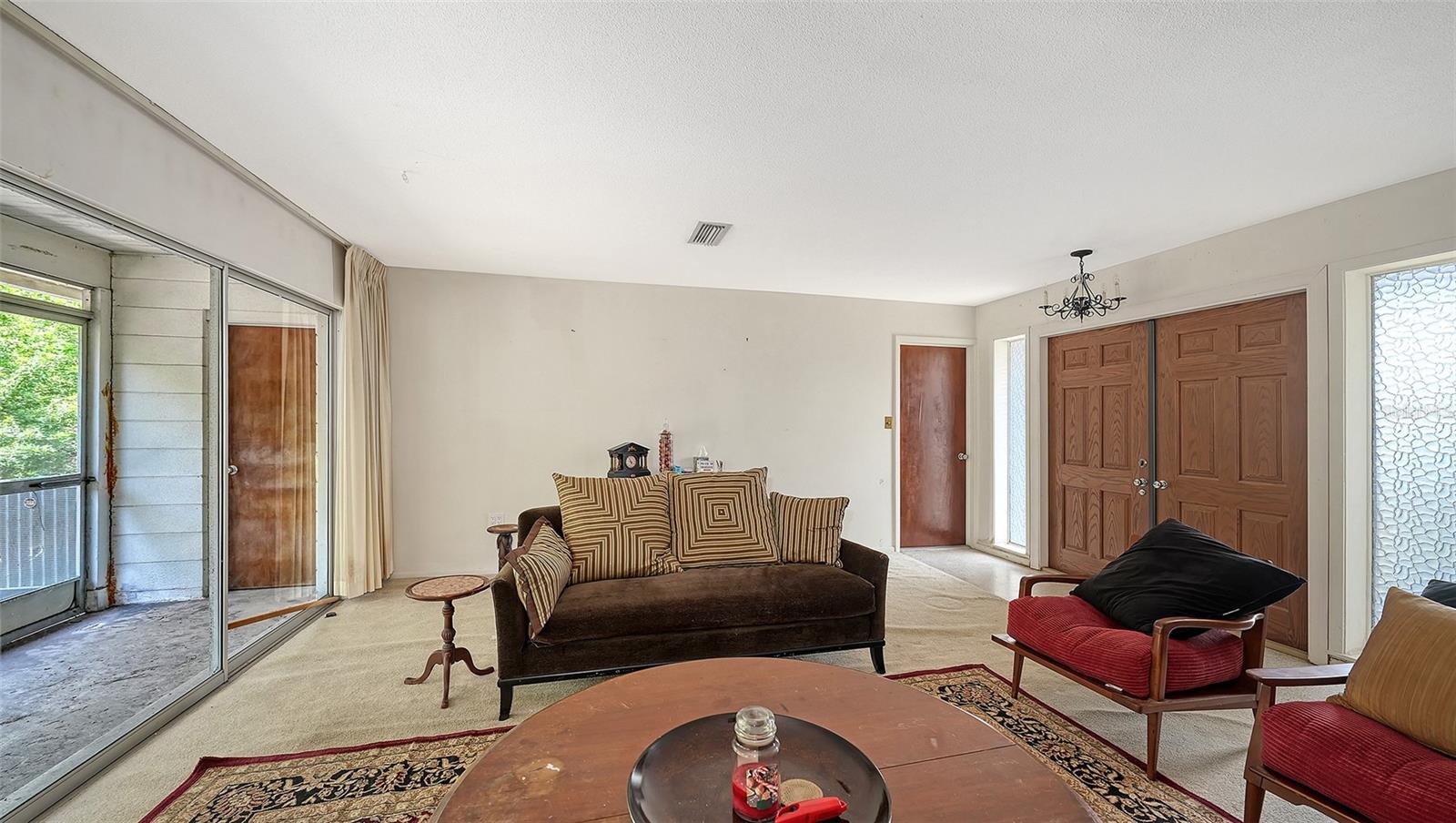 2436 BREAKWATER CIR