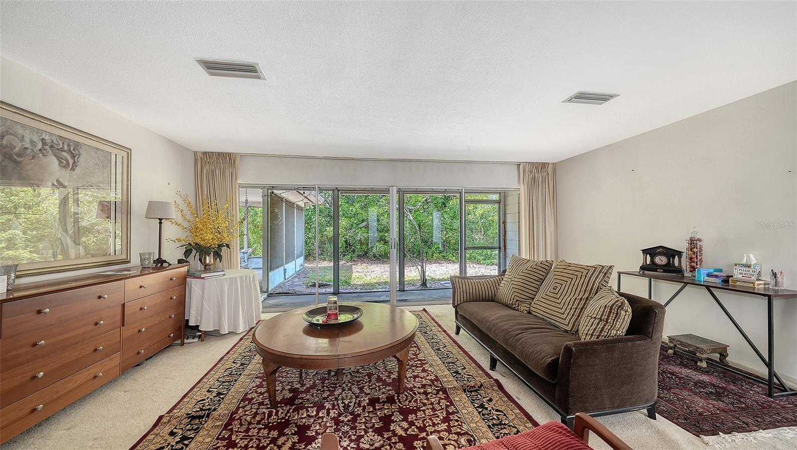 2436 BREAKWATER CIR