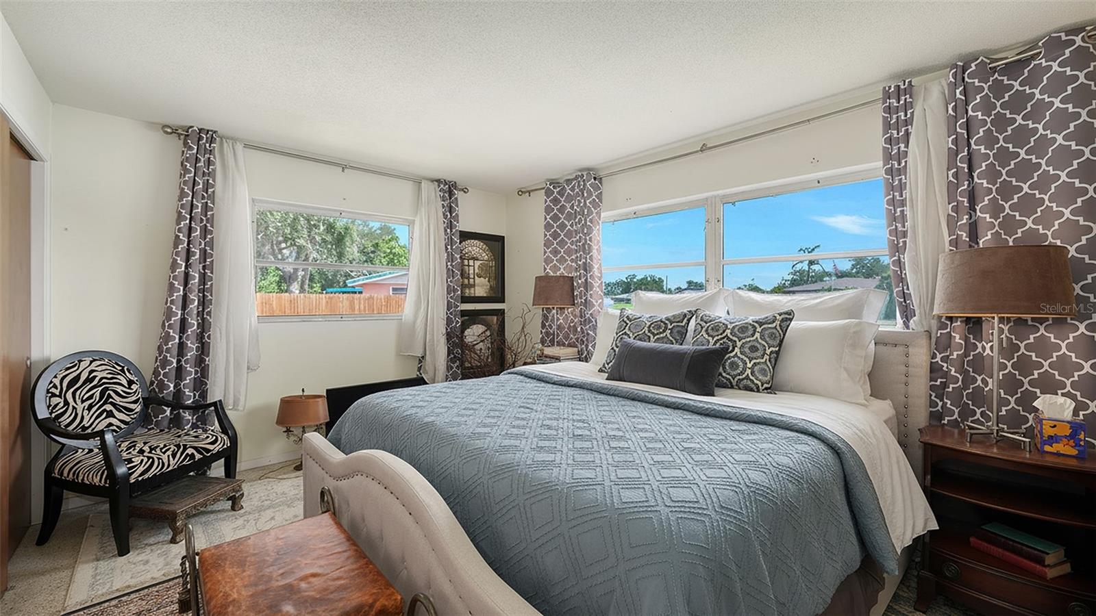 2436 BREAKWATER CIR