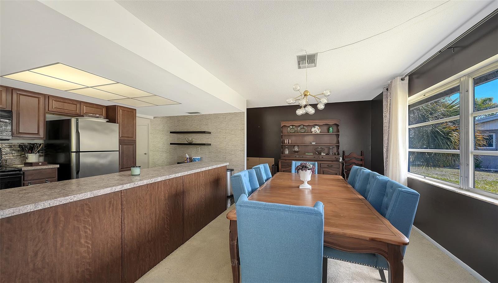 2436 BREAKWATER CIR