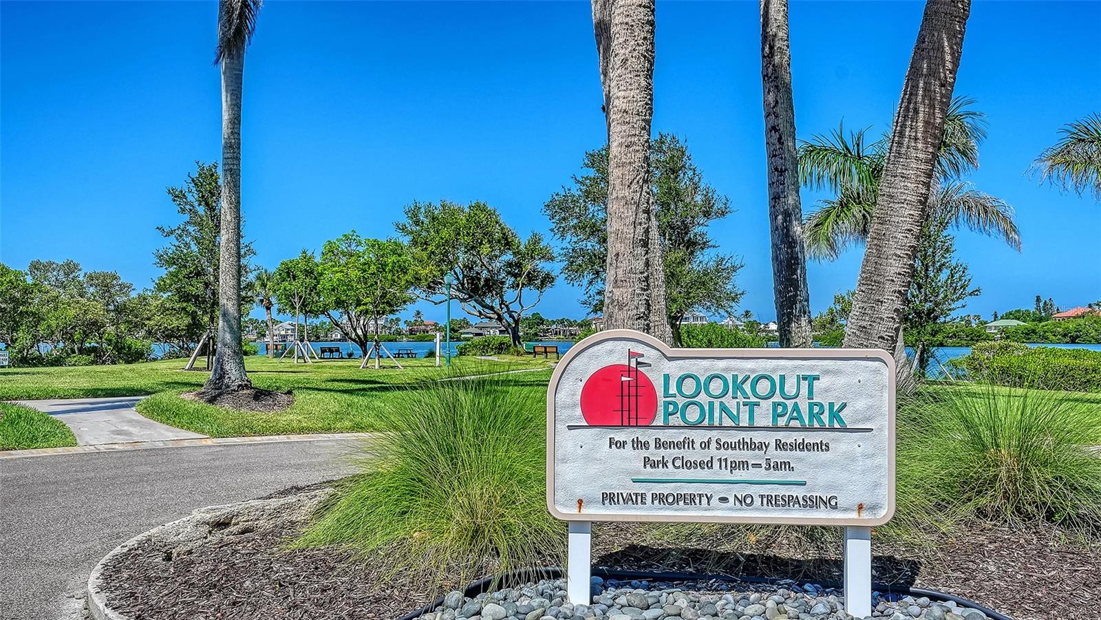 321 LOOKOUT POINT DR