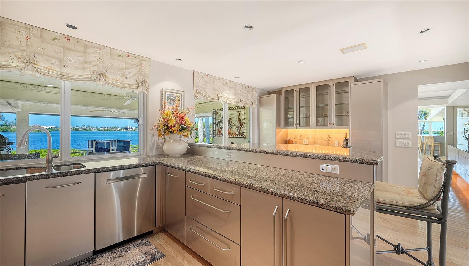 321 LOOKOUT POINT DR