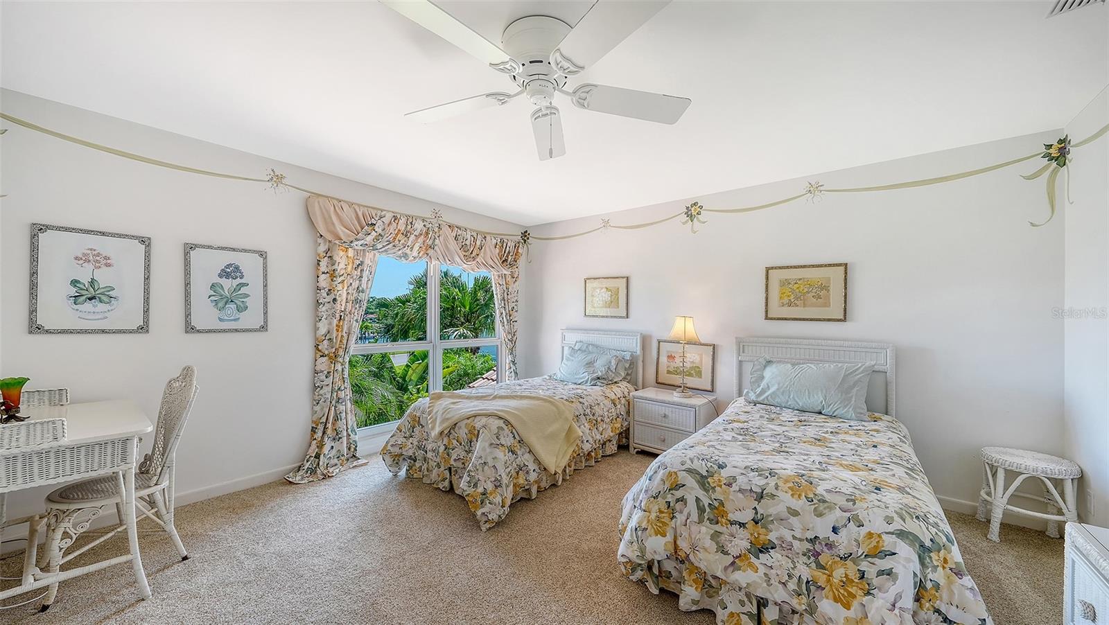 321 LOOKOUT POINT DR
