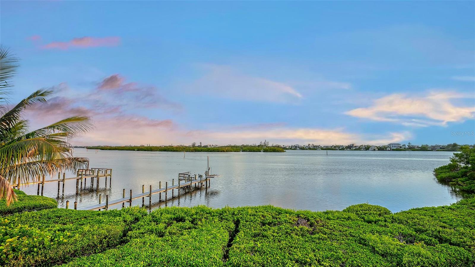 321 LOOKOUT POINT DR