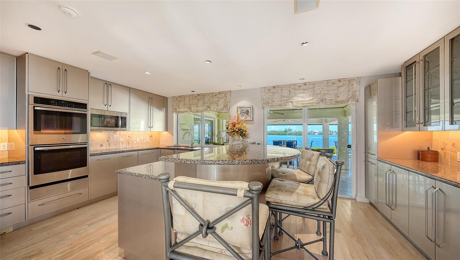 321 LOOKOUT POINT DR