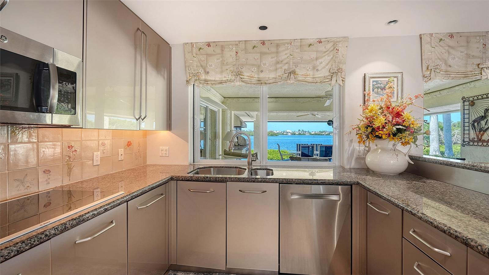 321 LOOKOUT POINT DR