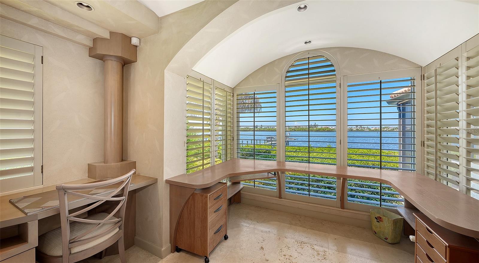 321 LOOKOUT POINT DR