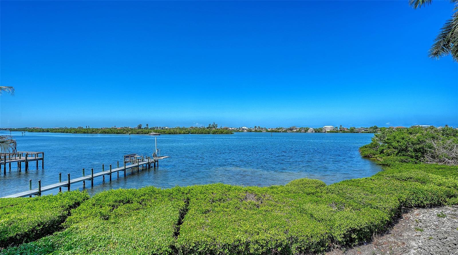 321 LOOKOUT POINT DR