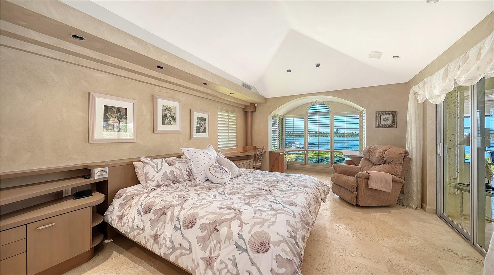 321 LOOKOUT POINT DR