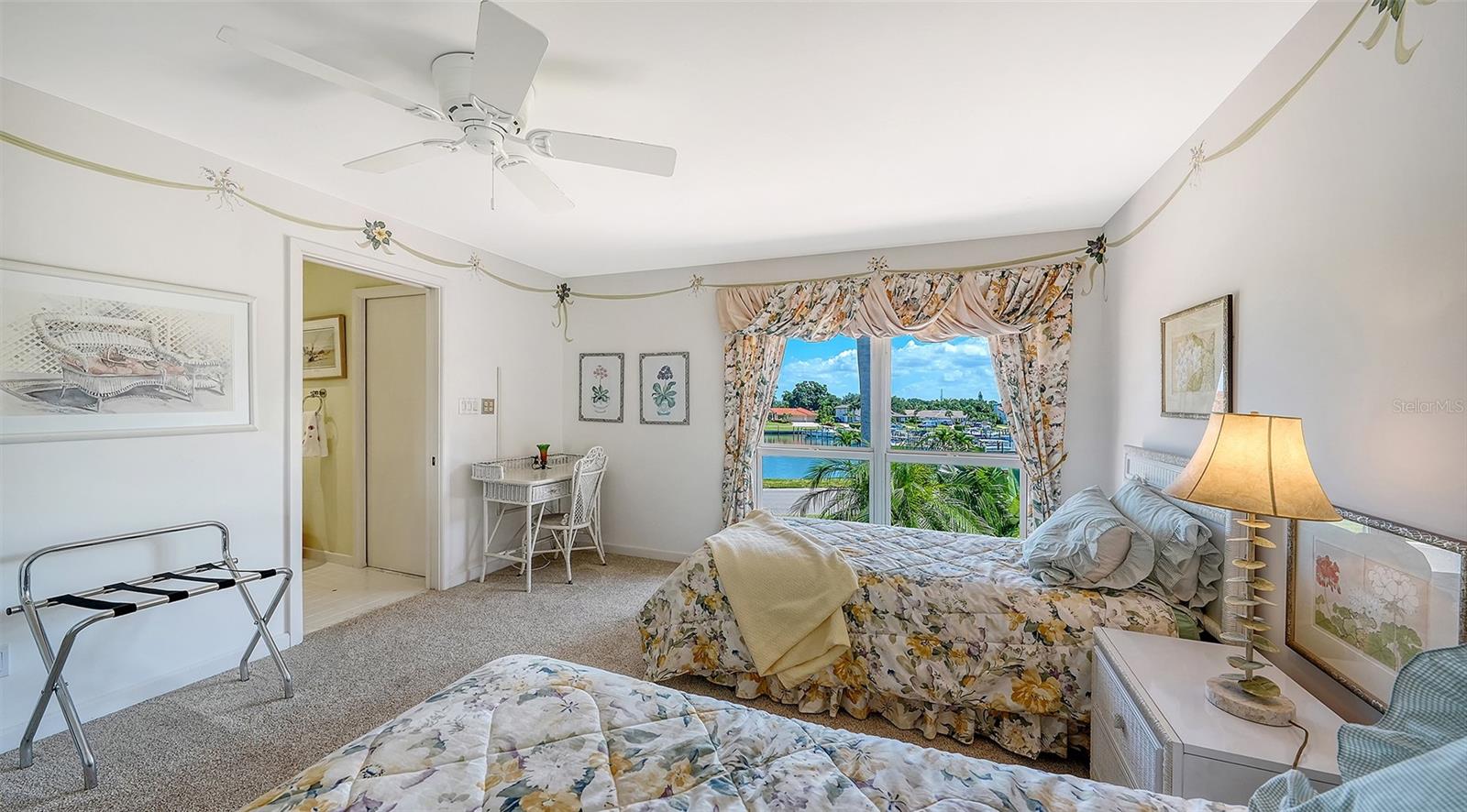 321 LOOKOUT POINT DR