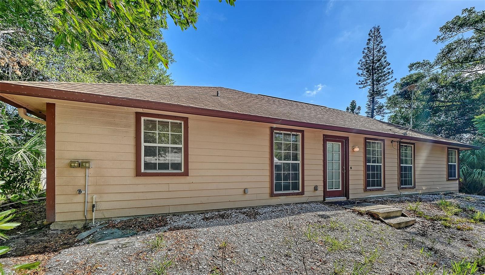 2452 ASHTON RD