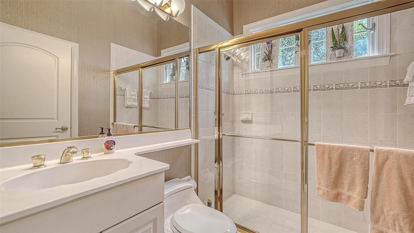 402 MACEWEN DR