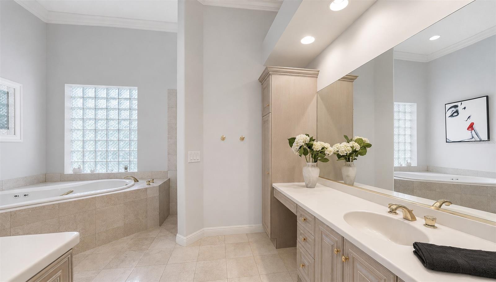 402 MACEWEN DR